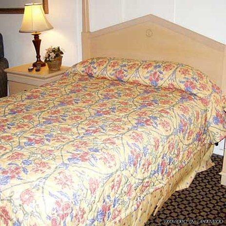 Stockton Travelers Motel Room photo