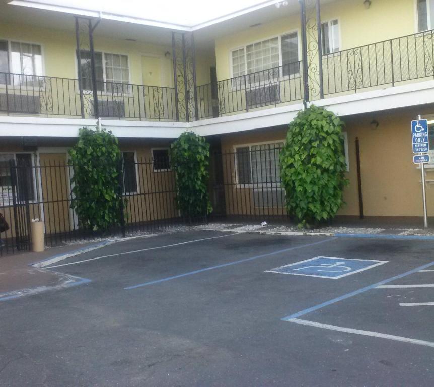 Stockton Travelers Motel Exterior photo