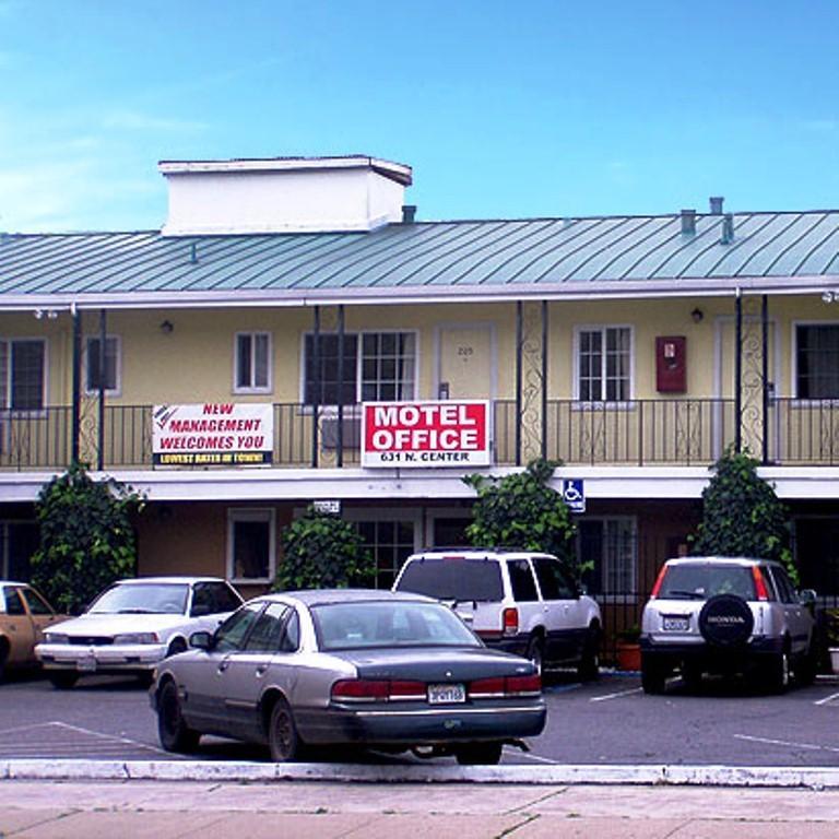 Stockton Travelers Motel Exterior photo